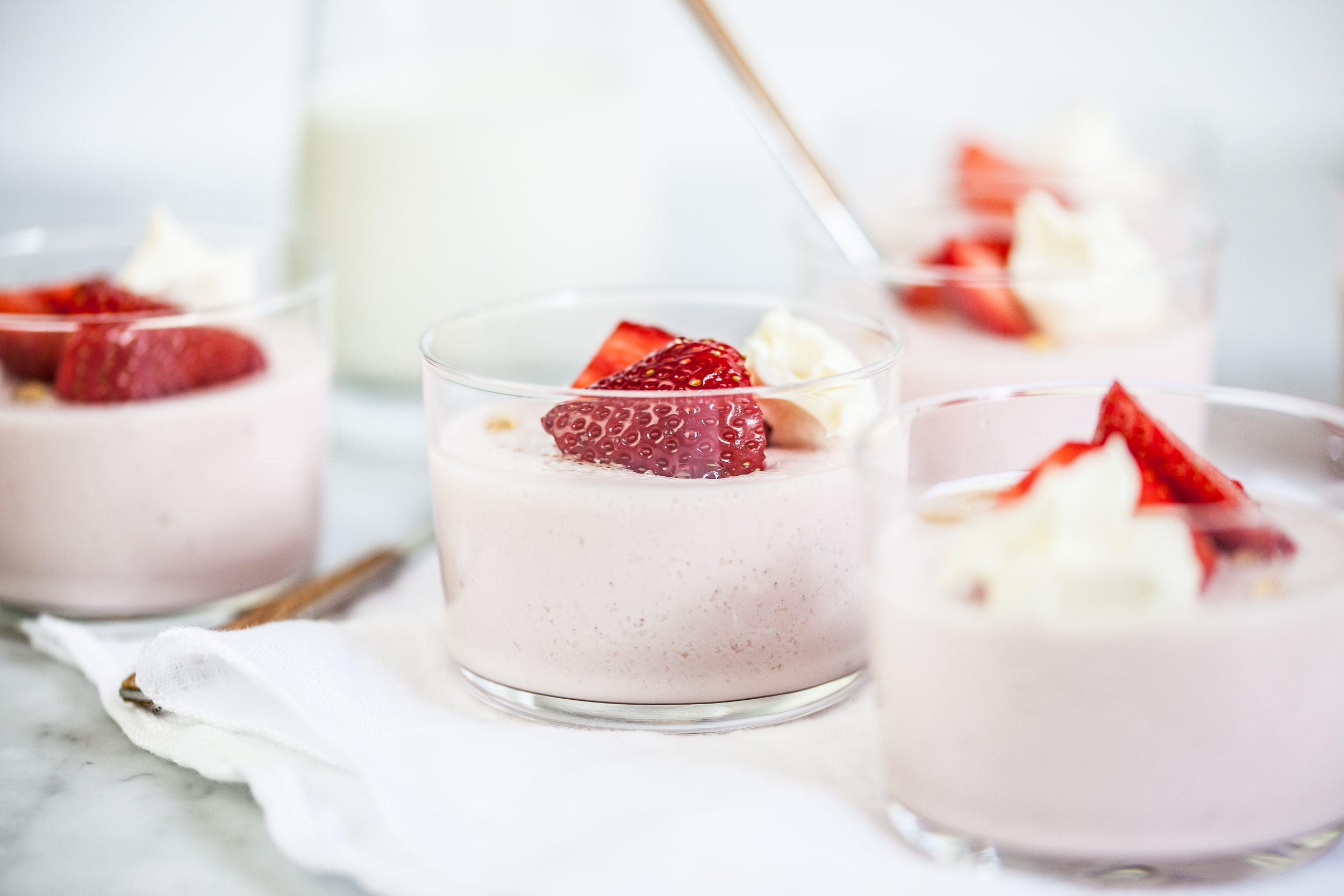Panna cotta met aardbeien & yoghurt
